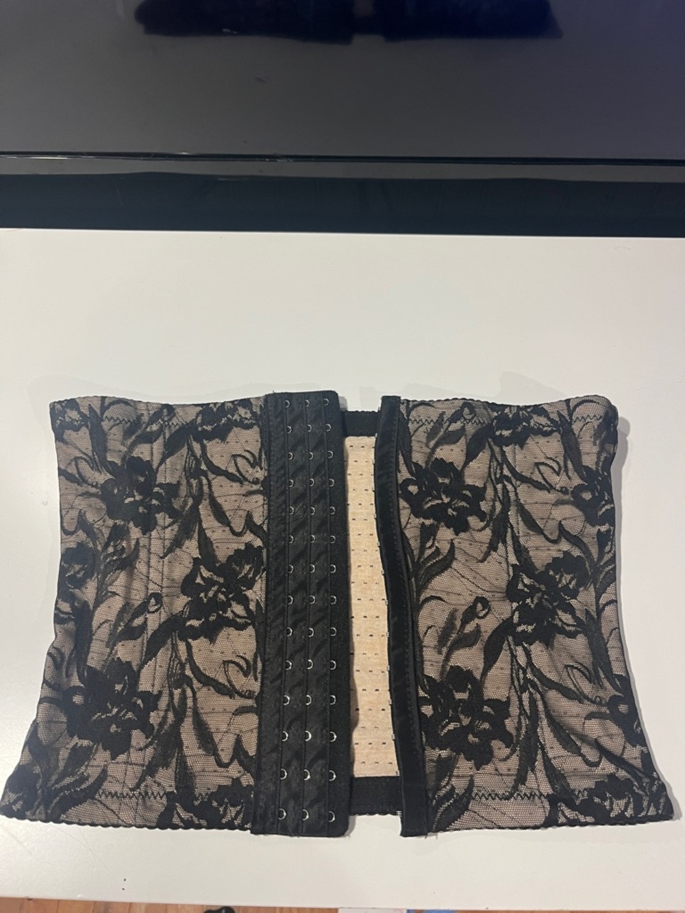 Larry Levine Beige and Black Shapewear Waist Cincher